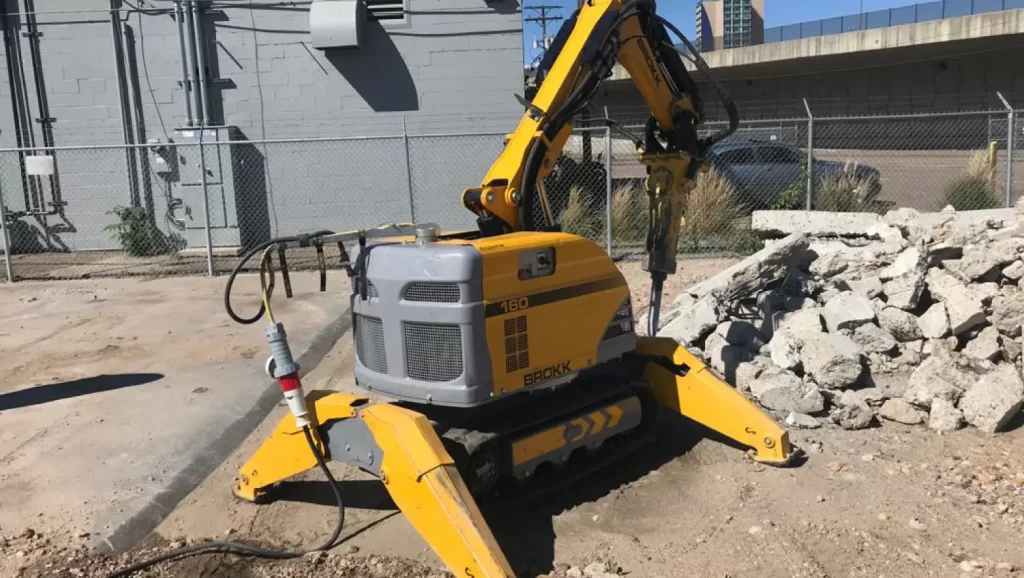 Reducción del tiempo de parada en hornos de cemento mediante demolición robótica con robots Brokk